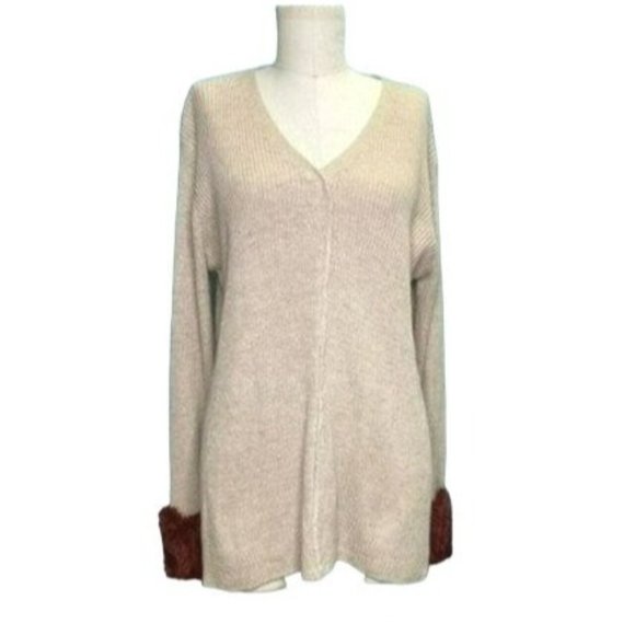 Loveriche V-Neck Oversized Beige Sweater with Rust Faux Fur Cuffs Size Small NWT - Picture 3 of 7